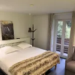 Hotel Du Puy Ferrand , Restaurant La Table De L'ours 3*