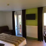 Du Puy Ferrand , Restaurant La Table De L'ours Hotel 3*