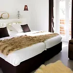 Du Puy Ferrand , Restaurant La Table De L'ours 3* Le Mont-Dore