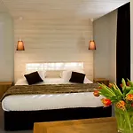 Du Puy Ferrand , Restaurant La Table De L'ours Hotel