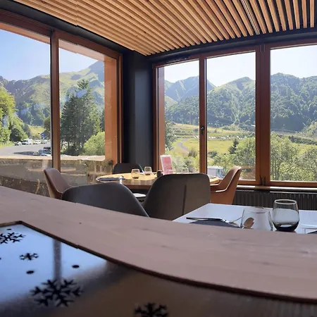Du Puy Ferrand , Restaurant La Table De L'ours 3* Ле-Мон-Дор
