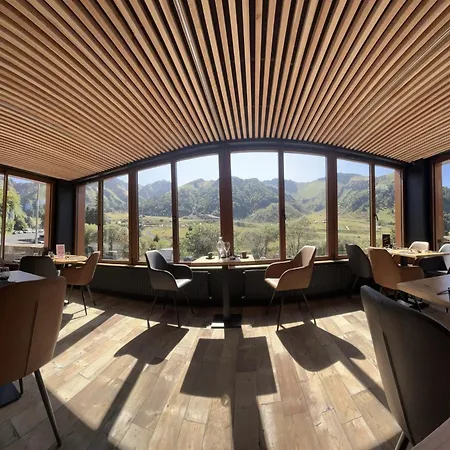 Du Puy Ferrand , Restaurant La Table De L'ours