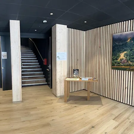 Du Puy Ferrand , Restaurant La Table De L'ours Hotell