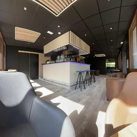 Du Puy Ferrand , Restaurant La Table De L'ours Отель Ле-Мон-Дор
