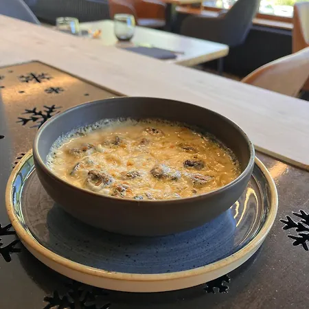 Du Puy Ferrand , Restaurant La Table De L'ours 3*