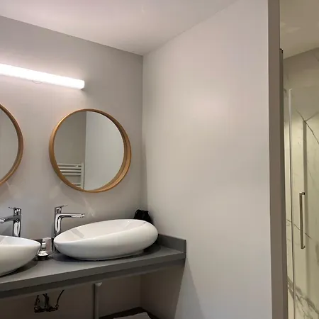 Du Puy Ferrand , Restaurant La Table De L'ours Hotell