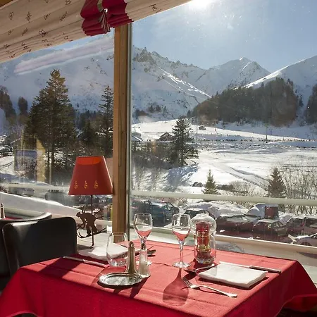 Du Puy Ferrand , Restaurant La Table De L'ours Отель Ле-Мон-Дор