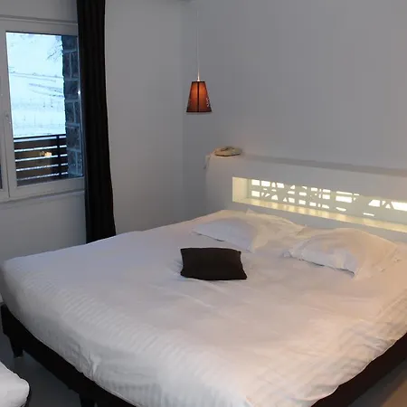 Du Puy Ferrand , Restaurant La Table De L'ours 3*