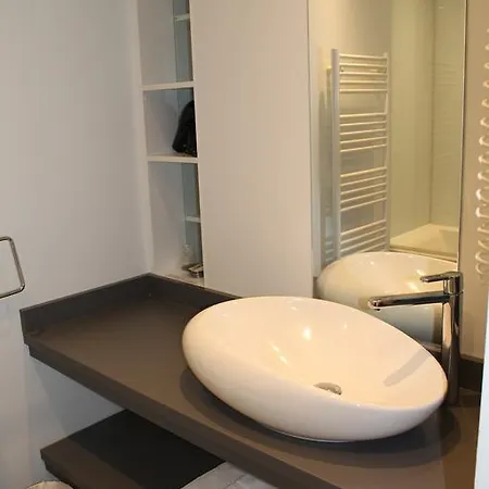 Du Puy Ferrand , Restaurant La Table De L'ours Hotel 3*