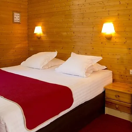 Du Puy Ferrand , Restaurant La Table De L'ours Отель 3*