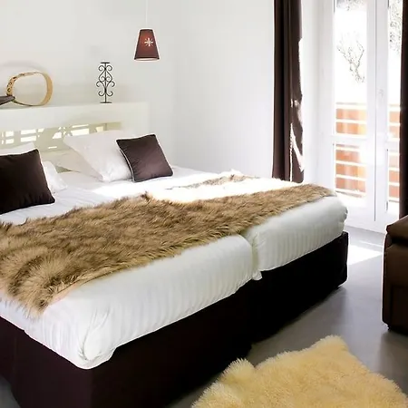 Du Puy Ferrand , Restaurant La Table De L'ours 3* Ле-Мон-Дор