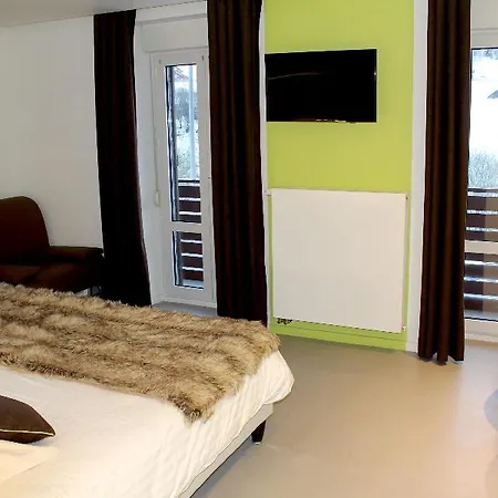 Du Puy Ferrand , Restaurant La Table De L'ours Hotell 3*