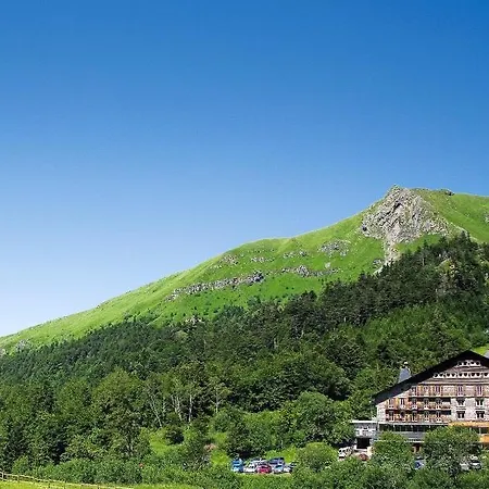 Du Puy Ferrand , Restaurant La Table De L'ours Отель 3*