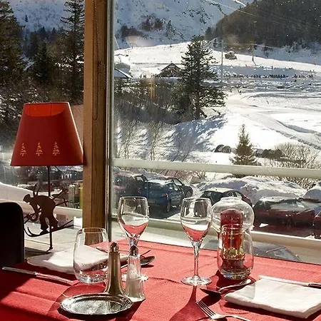 Du Puy Ferrand , Restaurant La Table De L'ours Отель Ле-Мон-Дор