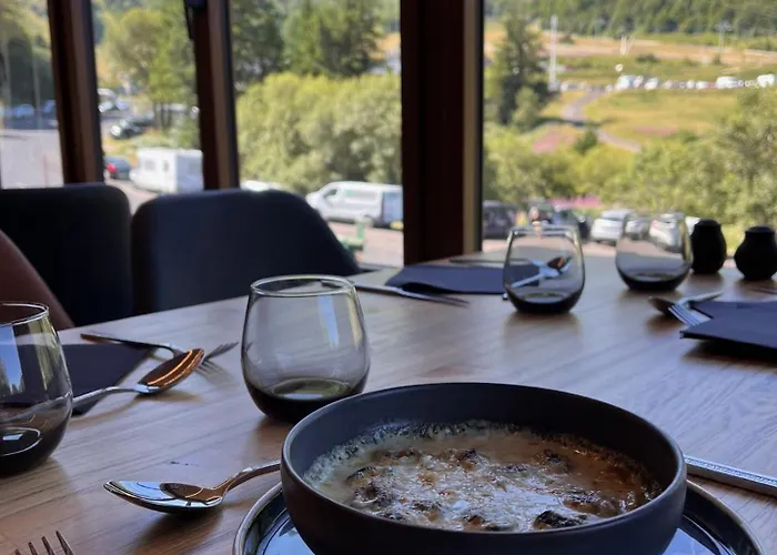 Du Puy Ferrand , Restaurant La Table De L'ours Le Mont-Dore