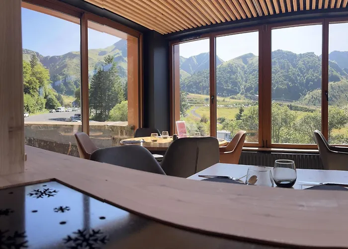 Du Puy Ferrand , Restaurant La Table De L'ours 3* Mont-Dore