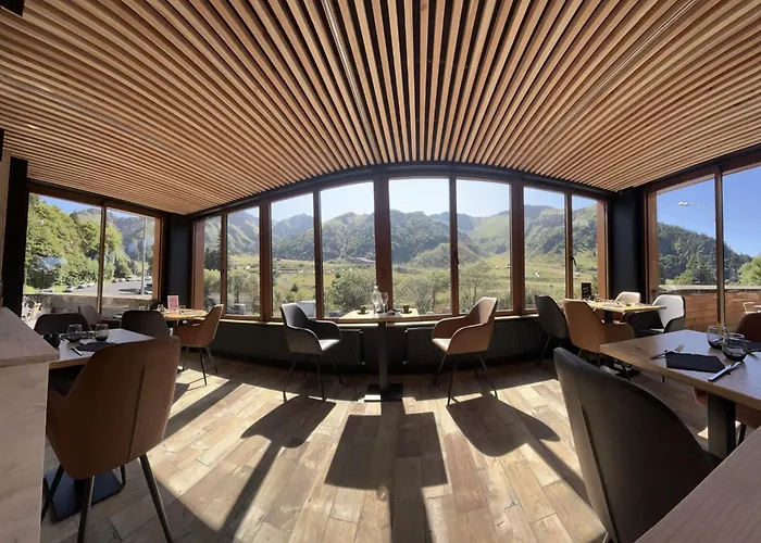 Du Puy Ferrand , Restaurant La Table De L'ours