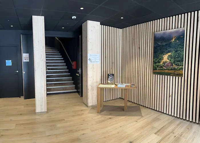 Du Puy Ferrand , Restaurant La Table De L'ours Hotell