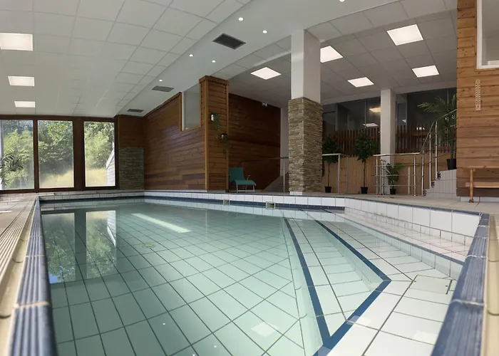 Du Puy Ferrand , Restaurant La Table De L'ours Hotell