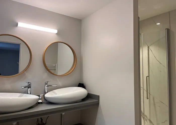 Du Puy Ferrand , Restaurant La Table De L'ours Hotel