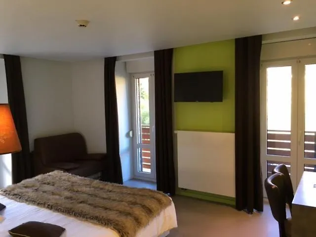 Du Puy Ferrand , Restaurant La Table De L'ours Hotel 3*