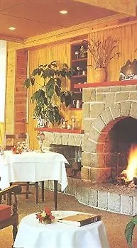 Du Puy Ferrand , Restaurant La Table De L'ours Mont-Dore