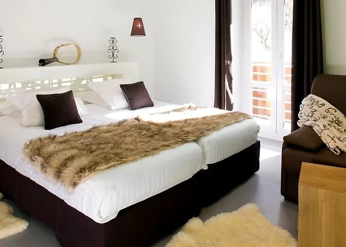 Du Puy Ferrand , Restaurant La Table De L'ours 3* Mont-Dore