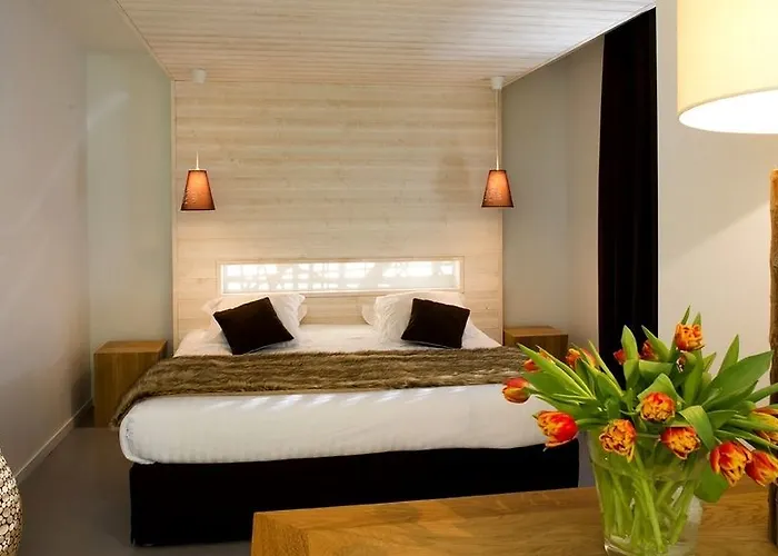 Du Puy Ferrand , Restaurant La Table De L'ours Hotell