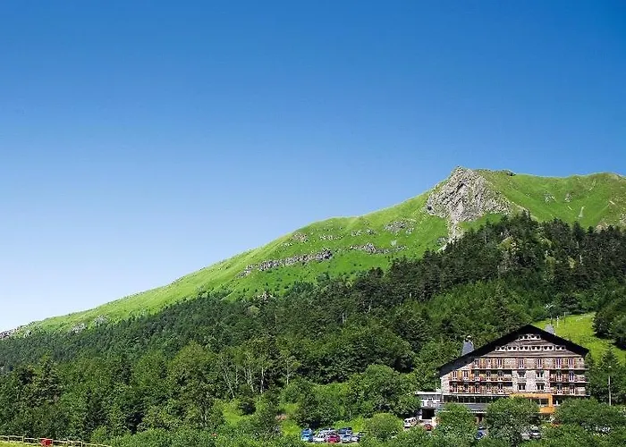 Du Puy Ferrand , Restaurant La Table De L'ours Hotel 3*