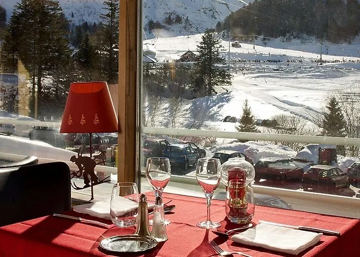 Du Puy Ferrand , Restaurant La Table De L'ours Hotell Le Mont-Dore